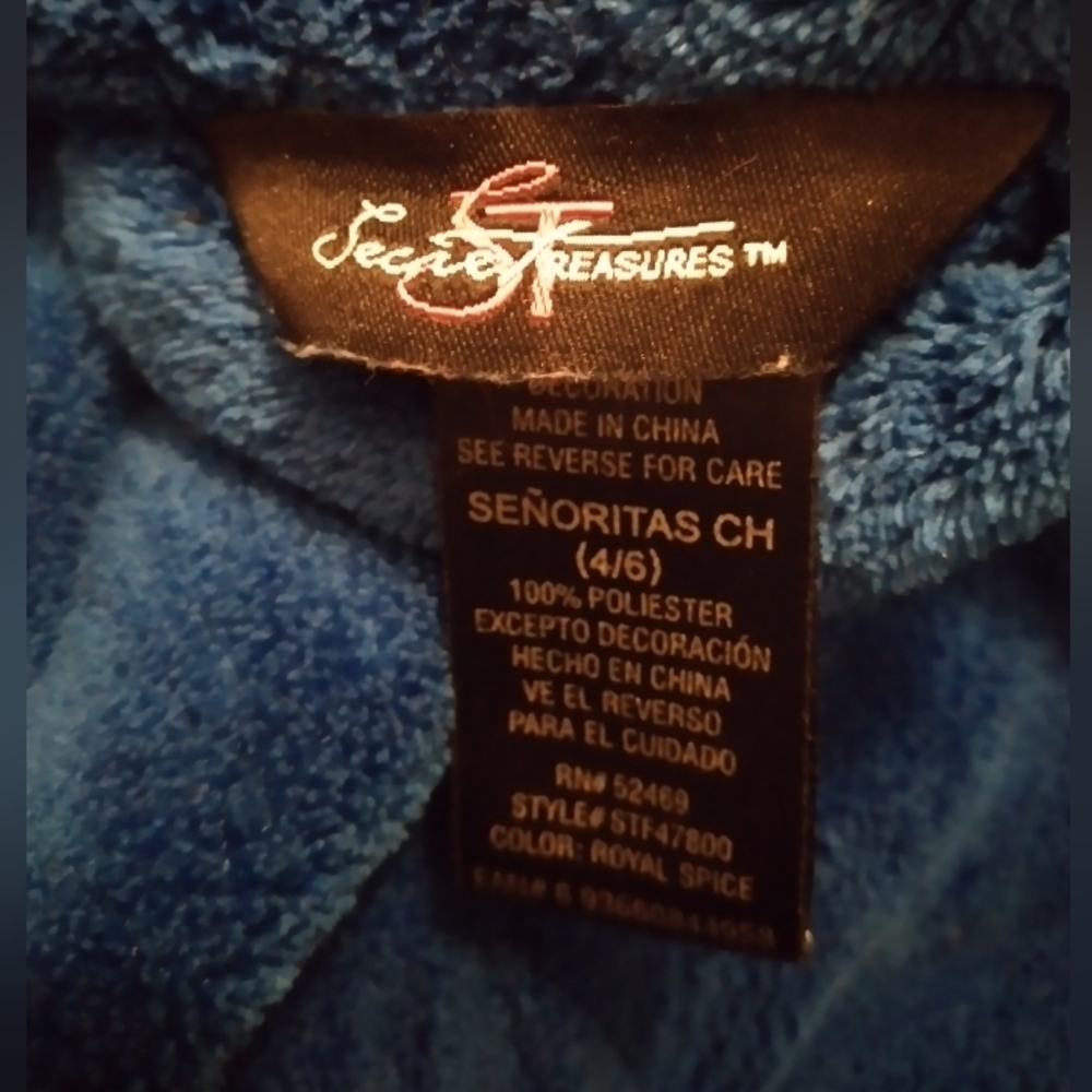 Robe - Picture 2 of 3